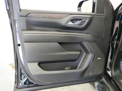 Used 2022 Chevrolet Suburban Z71 w/ Luxury Package AWD/4WD image 38