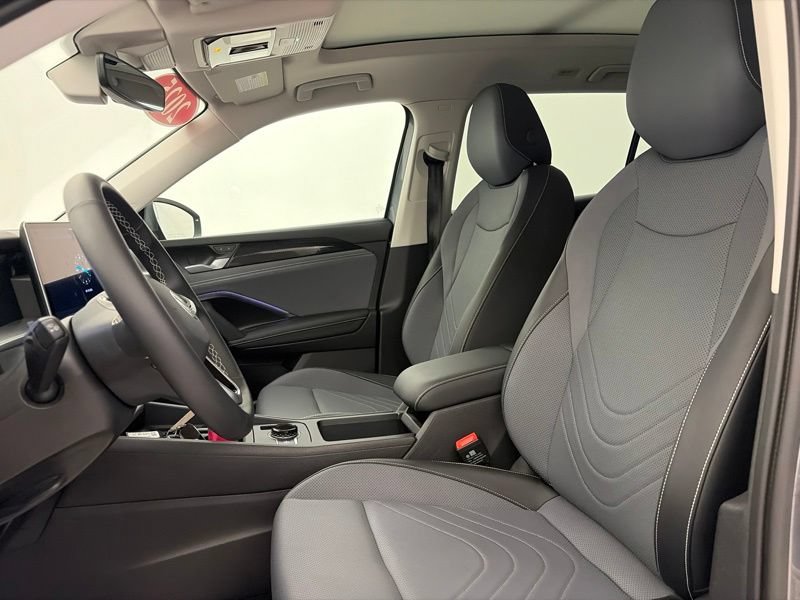 Used 2025 Volkswagen Tiguan SE w/ Panoramic Sunroof Package AWD/4WD image 22