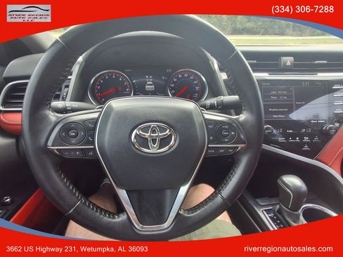 Used 2020 Toyota Camry XSE image 7