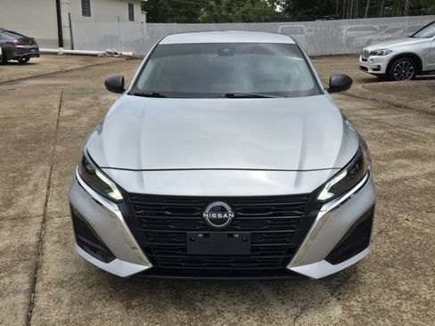 Used 2024 Nissan Altima 2.5 SV AWD/4WD image 3