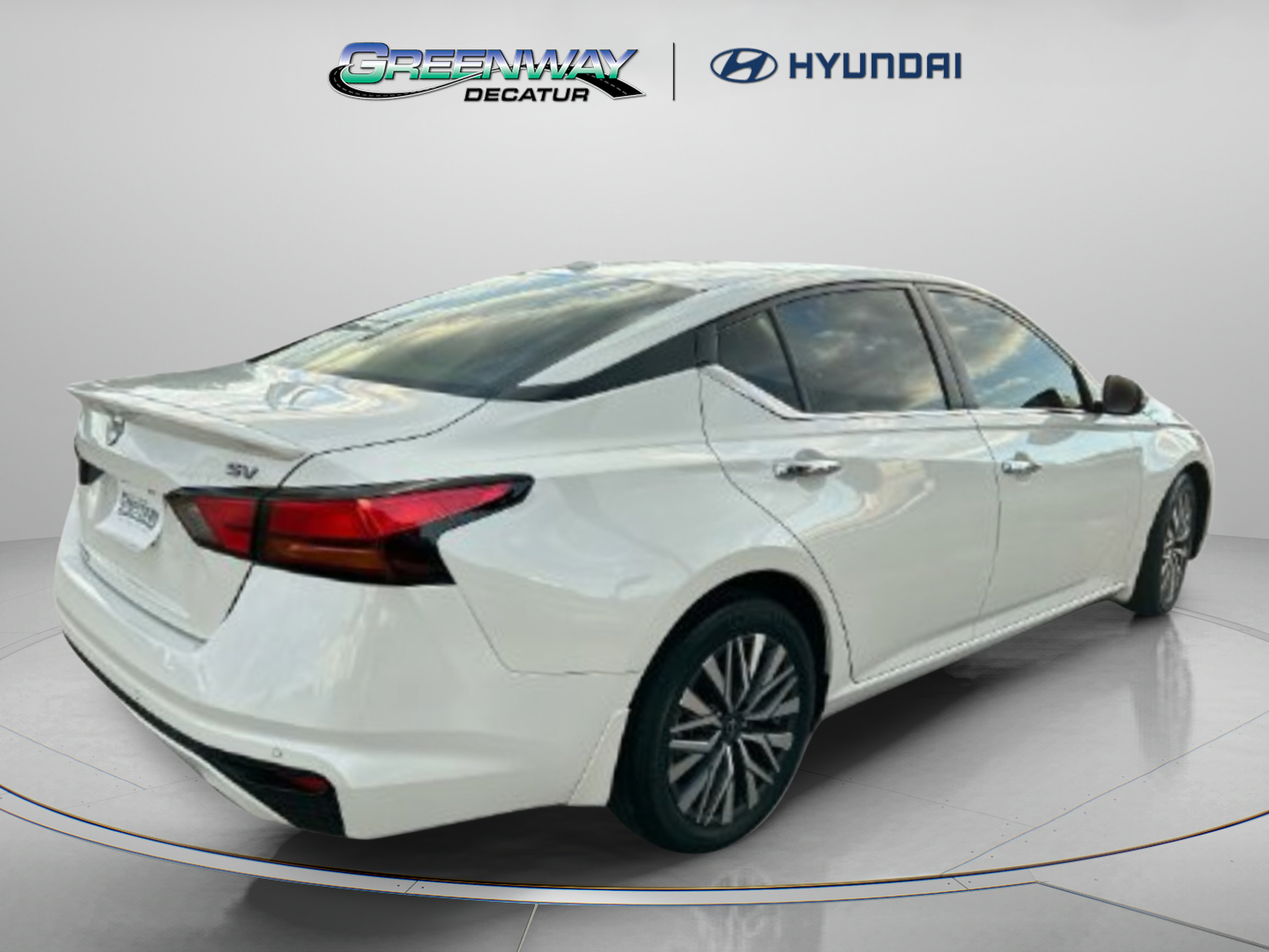 Used 2023 Nissan Altima 2.5 SV w/ SV Premium Package FWD image 8