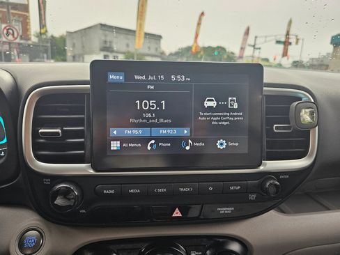 Used 2024 Hyundai Venue SEL FWD image 21