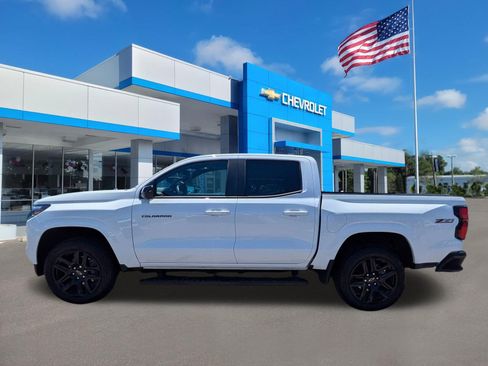 Used 2025 Chevrolet Colorado Z71 w/ Technology Package AWD/4WD image 7