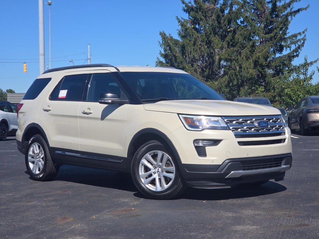 Used 2018 Ford Explorer XLT w/ Equipment Group 202A AWD/4WD image 2