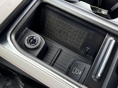 Certified 2025 Ford Expedition Active AWD/4WD image 11