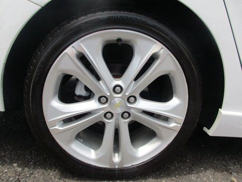 Used 2018 Chevrolet Cruze Premier FWD image 15