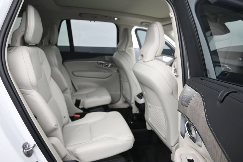 Certified 2024 Volvo XC90 B6 Ultimate w/ Lounge Package AWD/4WD image 16