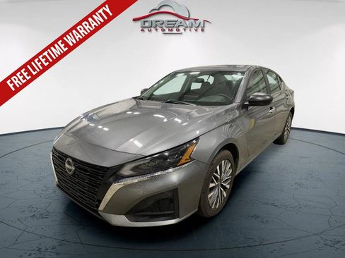 Used 2025 Nissan Altima 2.5 SV AWD/4WD image 4