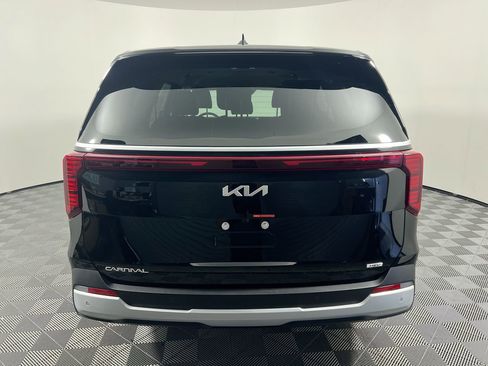 New 2026 Kia Carnival LXS image 4