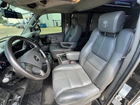 Used 2016 Chevrolet Express 2500 RWD image 25