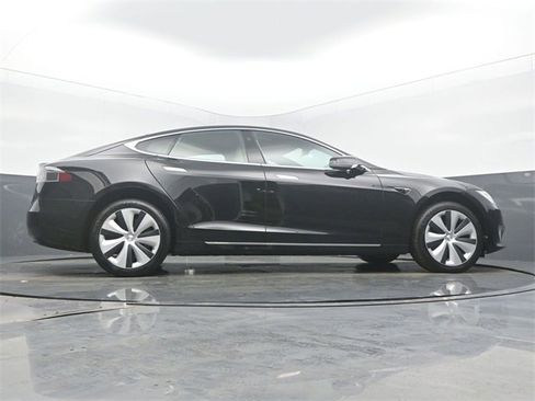Used 2020 Tesla Model S Long Range Plus image 52