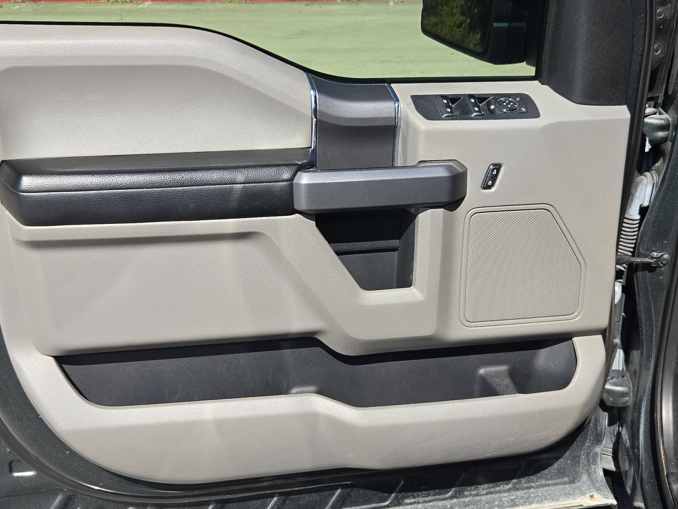 Used 2018 Ford F150 XLT w/ Equipment Group 302A Luxury RWD image 10