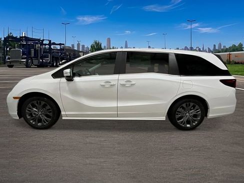 New 2026 Honda Odyssey Touring image 2