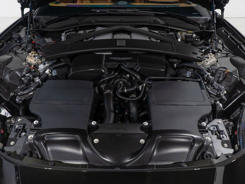 Used 2025 Aston Martin Vanquish image 73