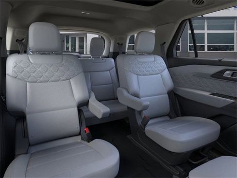 Used 2025 Ford Explorer Platinum w/ LUX Leather Package image 11