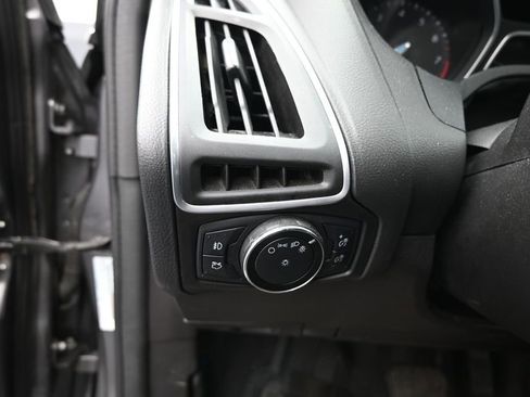 Used 2014 Ford Focus Titanium FWD image 26