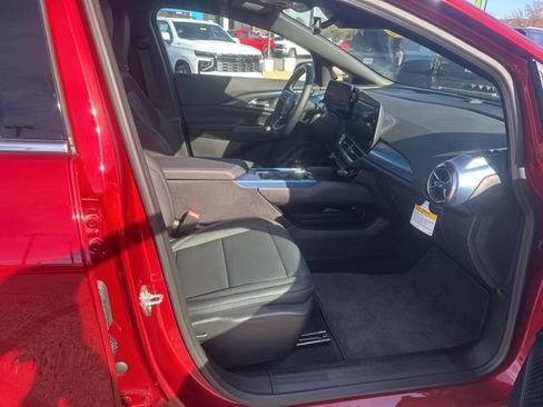 New 2026 Chevrolet Equinox EV LT image 32