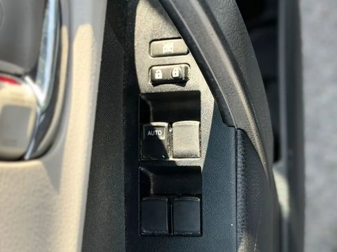 Used 2016 Toyota Corolla LE FWD image 18