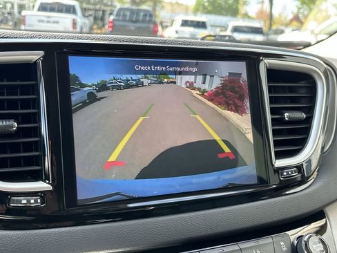 Certified 2023 Chrysler Pacifica Touring-L FWD image 21