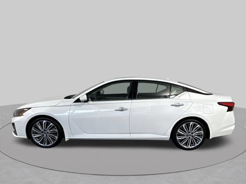 Used 2024 Nissan Altima 2.5 SL FWD image 31
