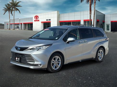 Used 2021 Toyota Sienna Limited image 6