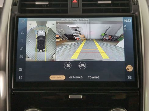 Certified 2025 Land Rover Discovery Dynamic SE image 23