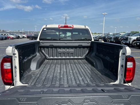 New 2026 GMC Canyon Denali AWD/4WD image 38