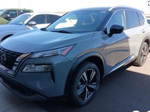 Used 2021 Nissan Rogue SL w/ Premium Package image 2