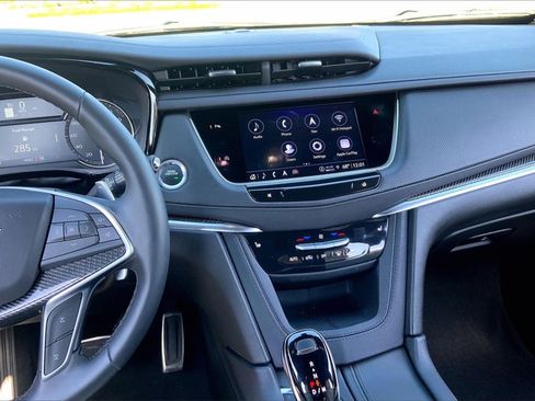 Used 2025 Cadillac XT5 Sportv image 8