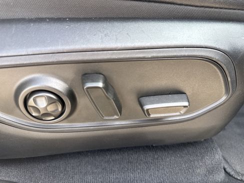 Used 2024 Jeep Grand Cherokee L Limited w/ Luxury Tech Group II image 17