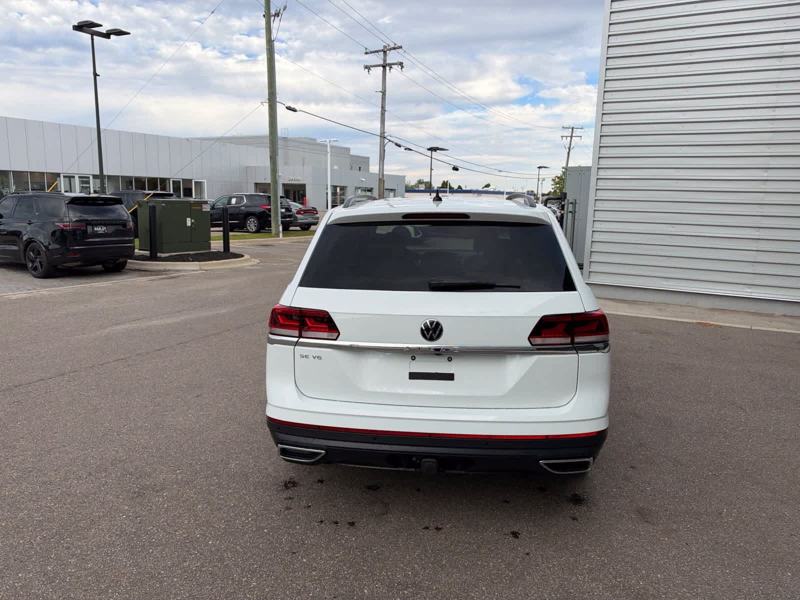 Used 2023 Volkswagen Atlas SE w/ Black Wheel Package FWD image 4