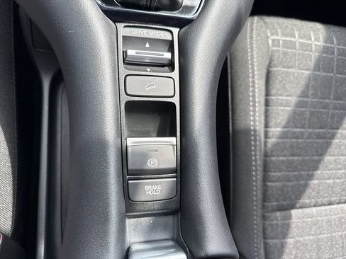 Used 2025 Honda HR-V LX image 27