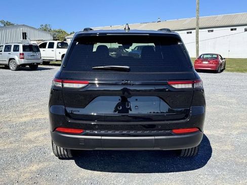 New 2025 Jeep Grand Cherokee Altitude image 20