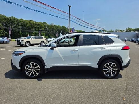 Used 2023 Toyota Corolla Cross XLE w/ Convenience Package AWD/4WD image 4