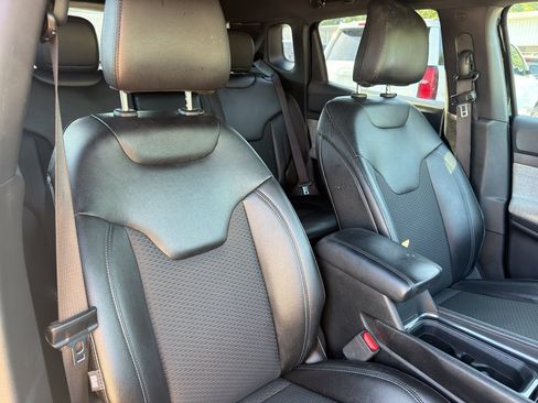 Used 2024 Jeep Compass Latitude AWD/4WD image 28