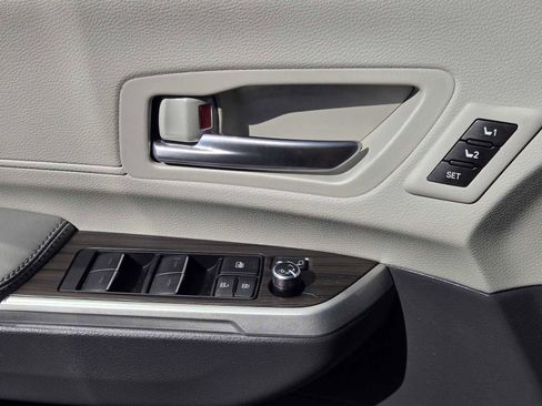 Used 2024 Toyota Sienna Limited FWD image 21