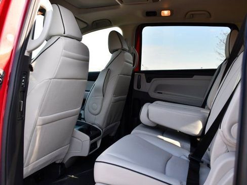 New 2026 Honda Odyssey Touring image 17