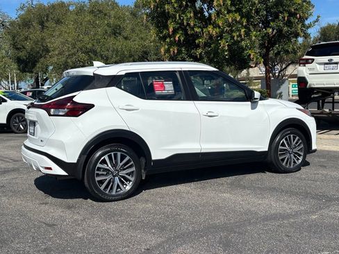 Certified 2023 Nissan Kicks SV image 3