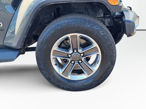 Used 2020 Jeep Wrangler Unlimited Sahara w/ LED Lighting Group AWD/4WD image 6