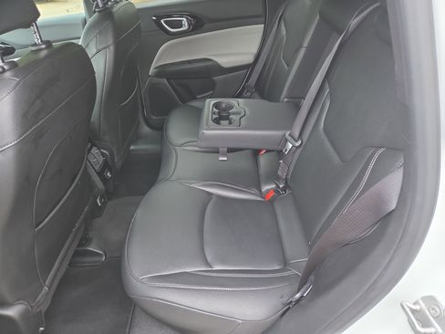 Used 2025 Jeep Compass Limited AWD/4WD image 7