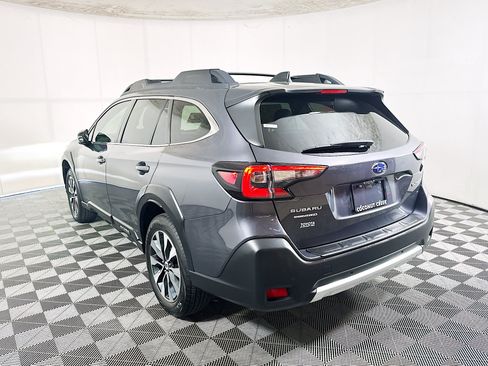 Used 2025 Subaru Outback Limited AWD/4WD image 5
