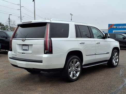 Used 2018 Cadillac Escalade Luxury image 5