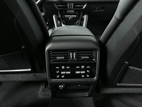 Certified 2025 Porsche Cayenne image 21