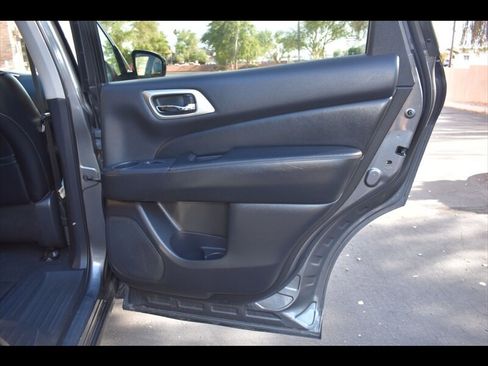 Used 2015 Nissan Pathfinder Platinum AWD/4WD image 30