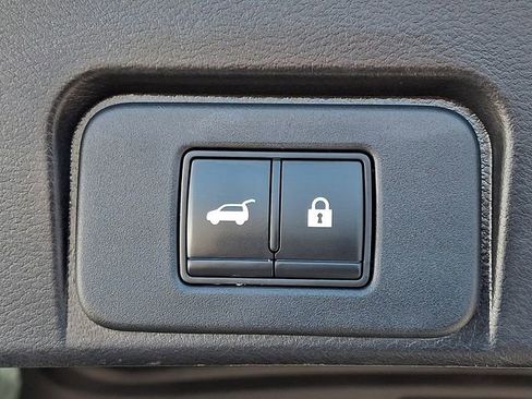 Used 2023 Nissan Rogue SL w/ SL Premium Package image 30