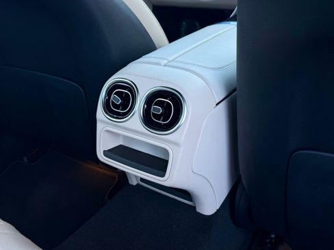 Used 2024 Mercedes-Benz C 300 Sedan image 31