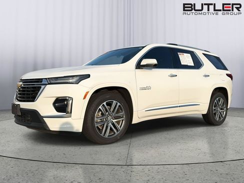 Used 2022 Chevrolet Traverse High Country FWD image 1