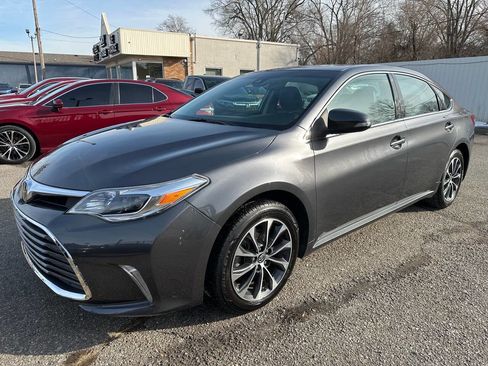 Used 2018 Toyota Avalon XLE image 1
