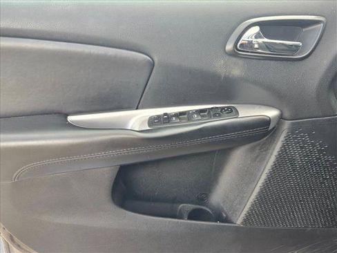 Used 2020 Dodge Journey SE w/ SE Popular Equipment Group FWD image 11