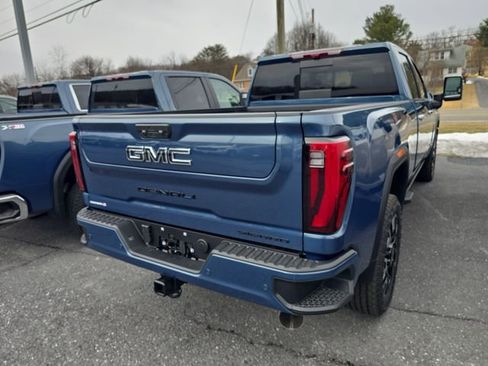 New 2026 GMC Sierra 2500 Denali Ultimate w/ LPO, Black Badging Package image 5